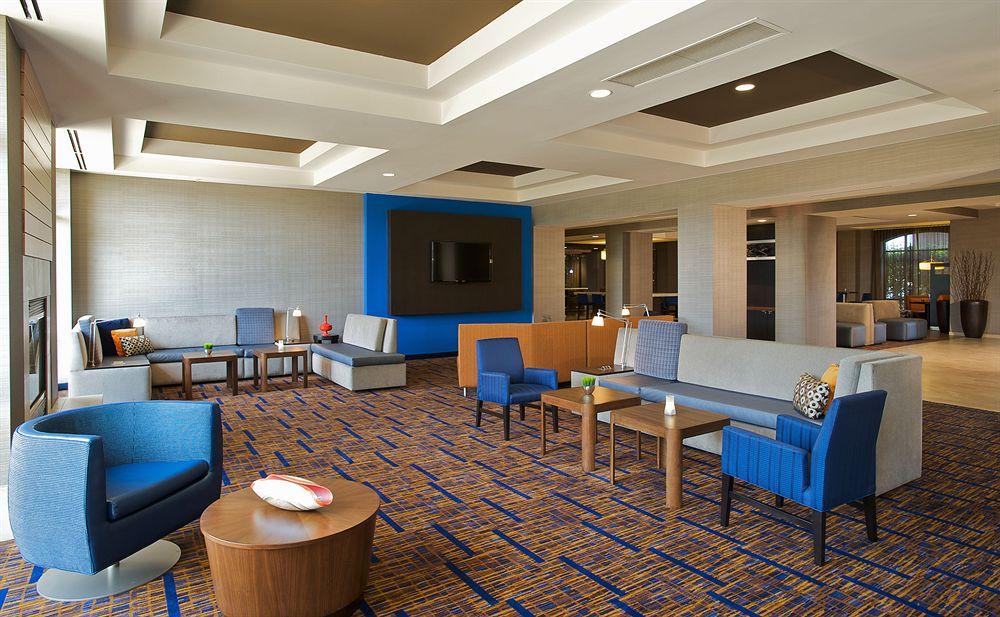 Courtyard Louisville Airport Екстер'єр фото