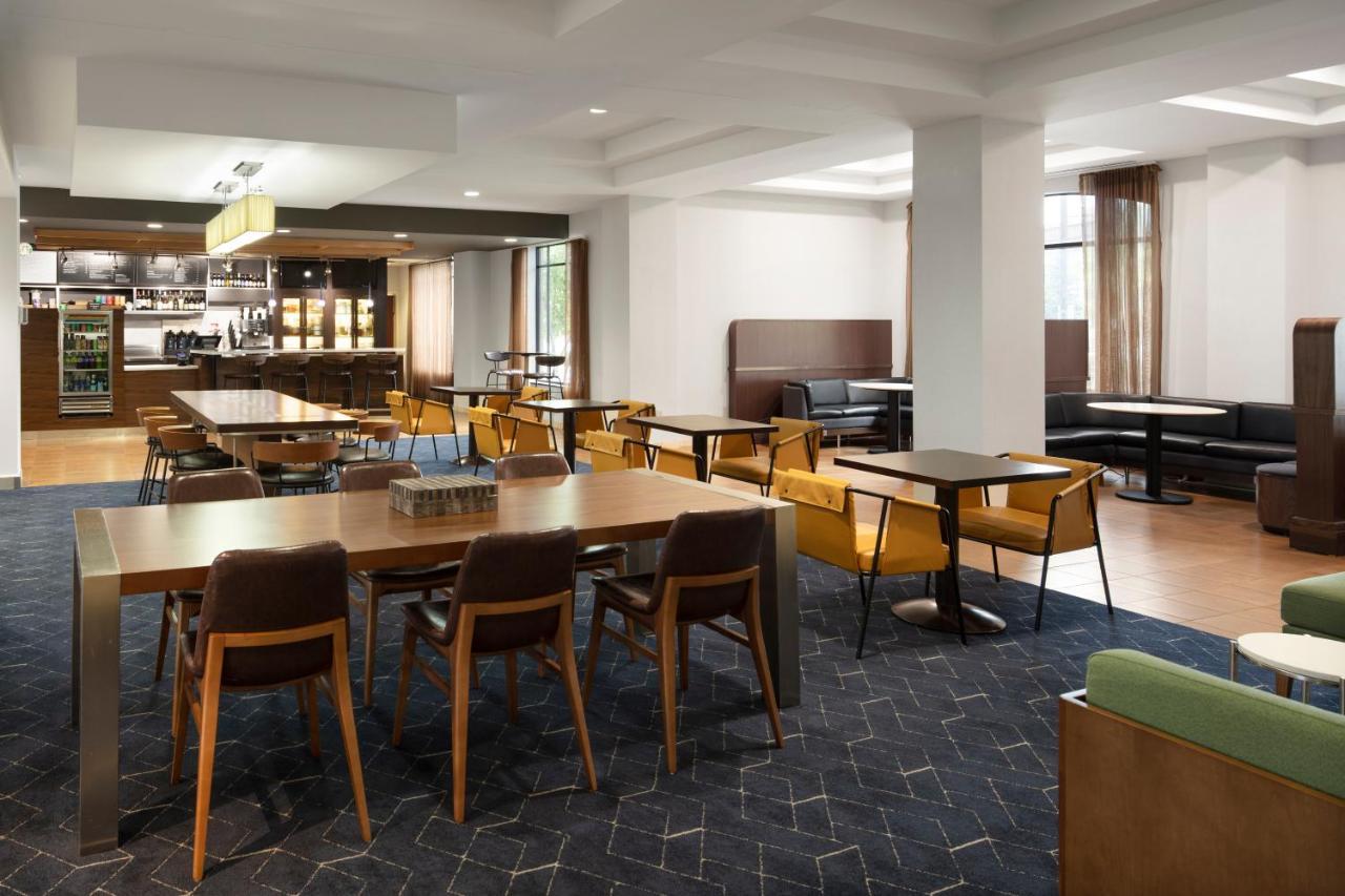 Courtyard Louisville Airport Екстер'єр фото