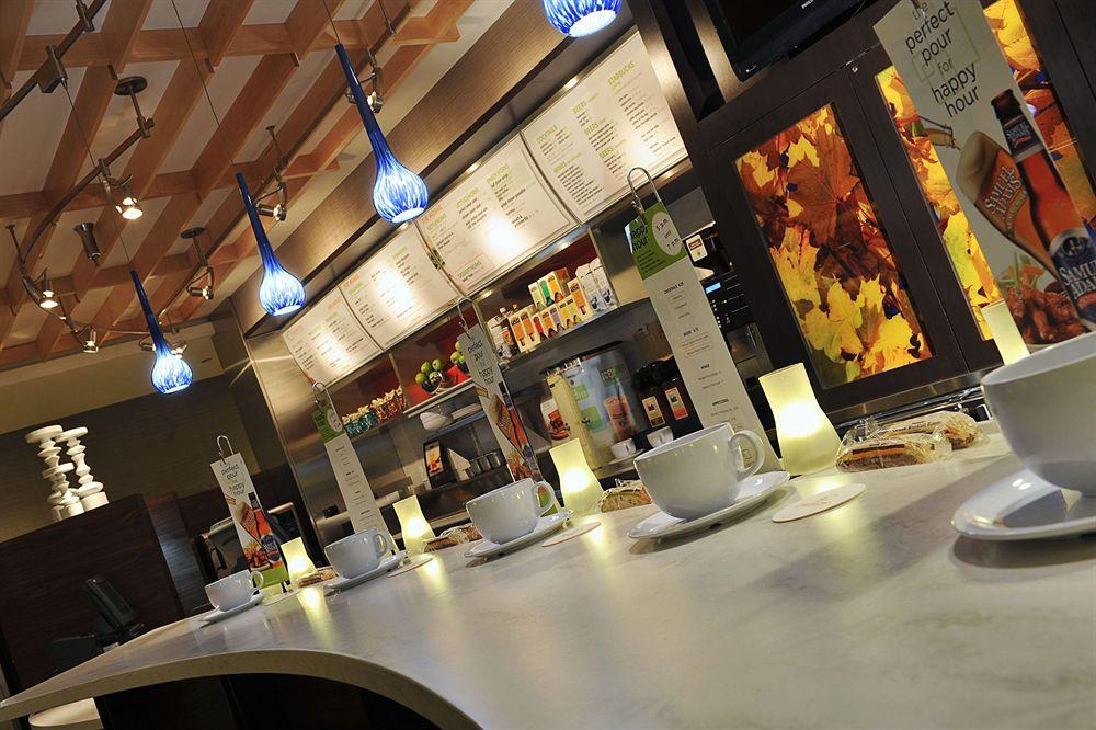 Courtyard Louisville Airport Екстер'єр фото
