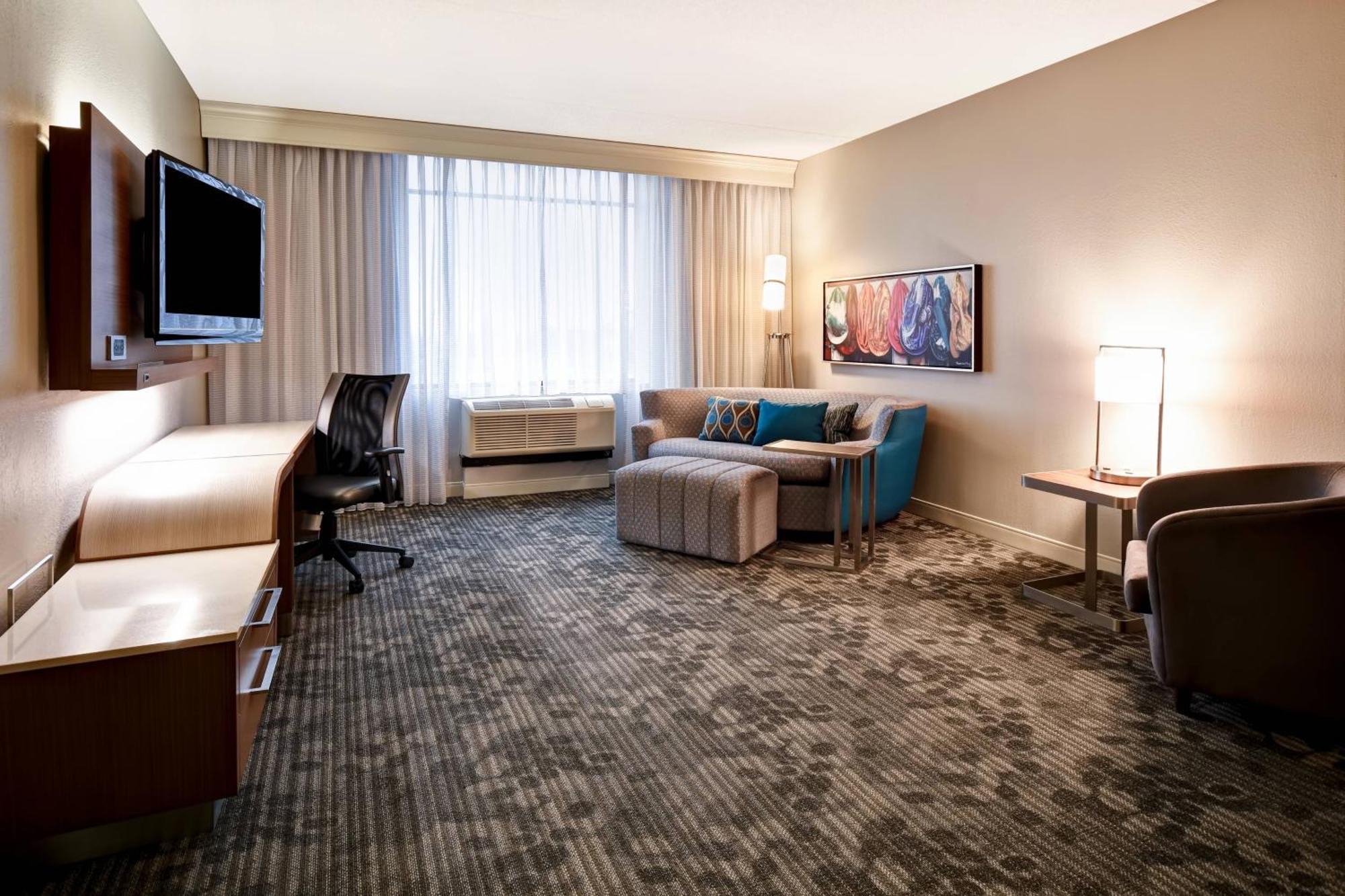 Courtyard Louisville Airport Екстер'єр фото