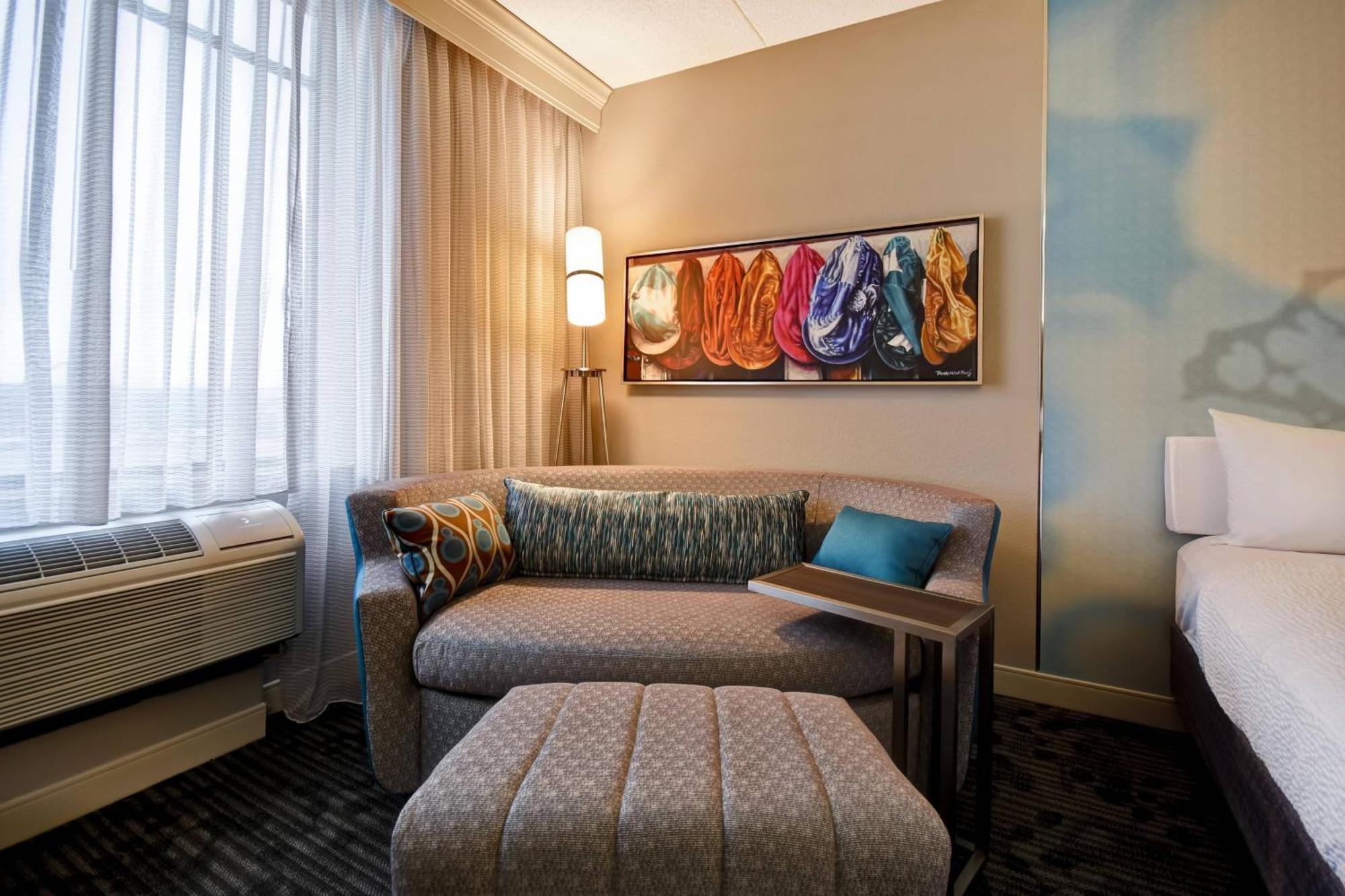 Courtyard Louisville Airport Екстер'єр фото