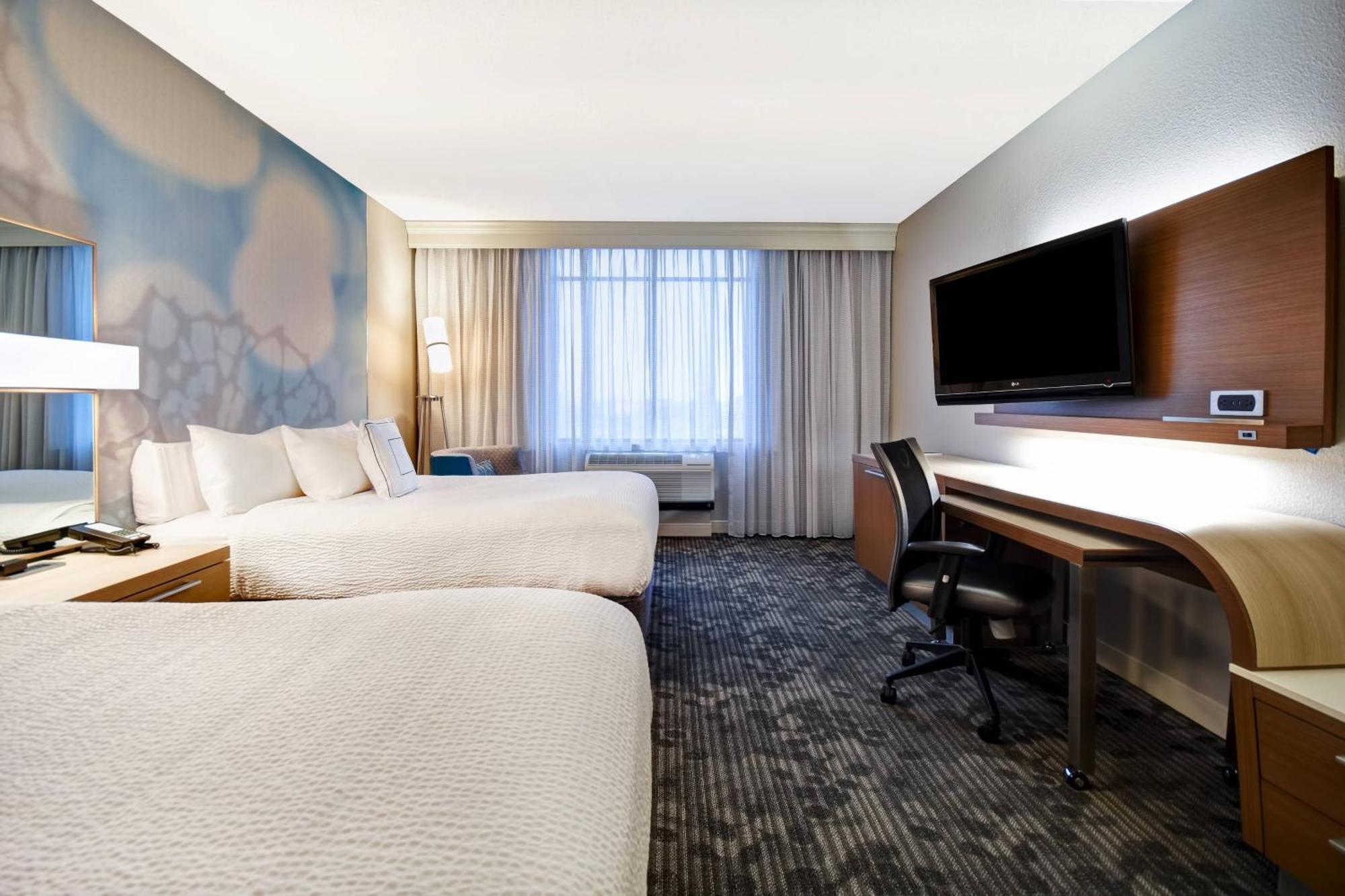 Courtyard Louisville Airport Екстер'єр фото