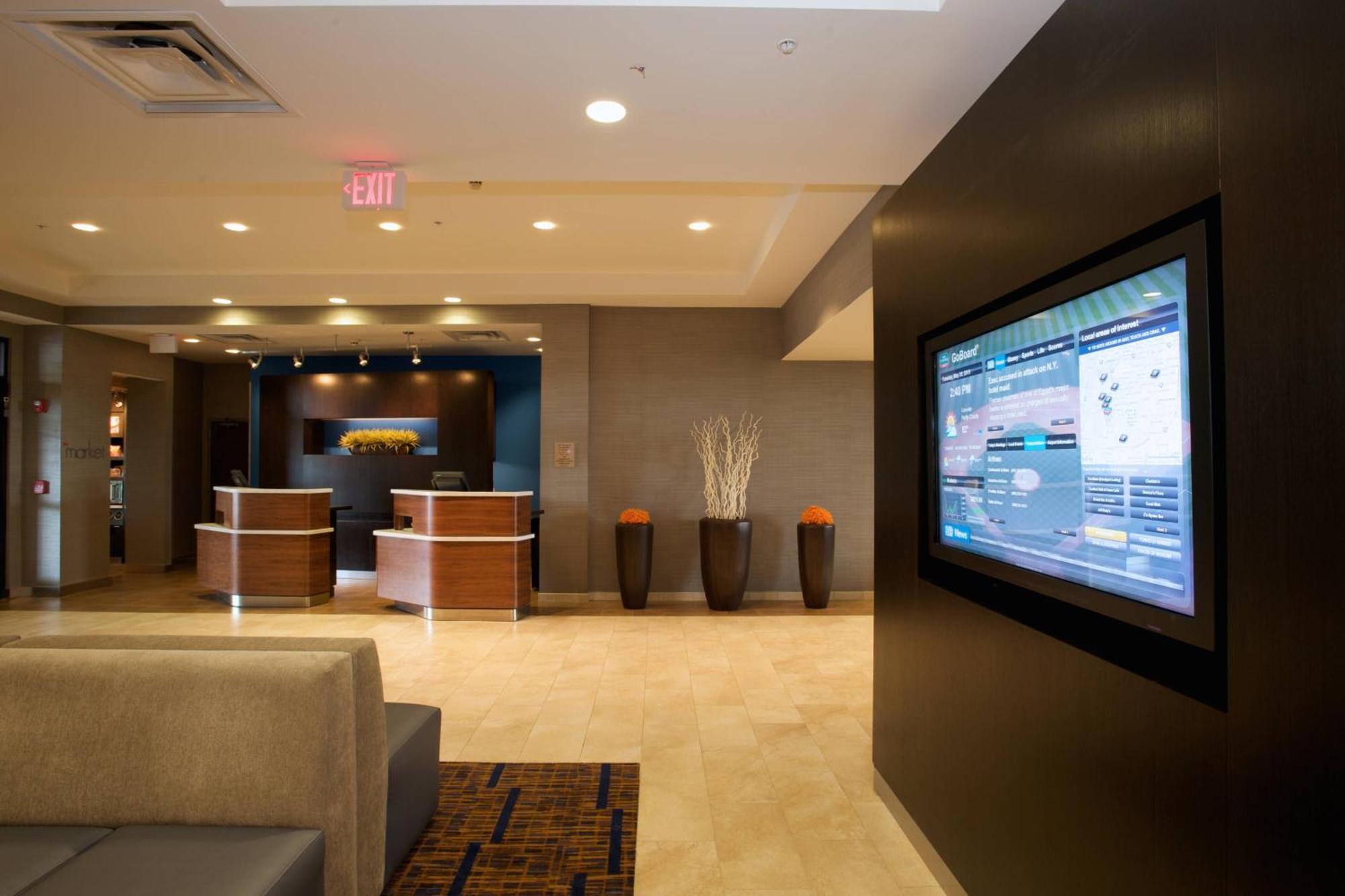 Courtyard Louisville Airport Екстер'єр фото